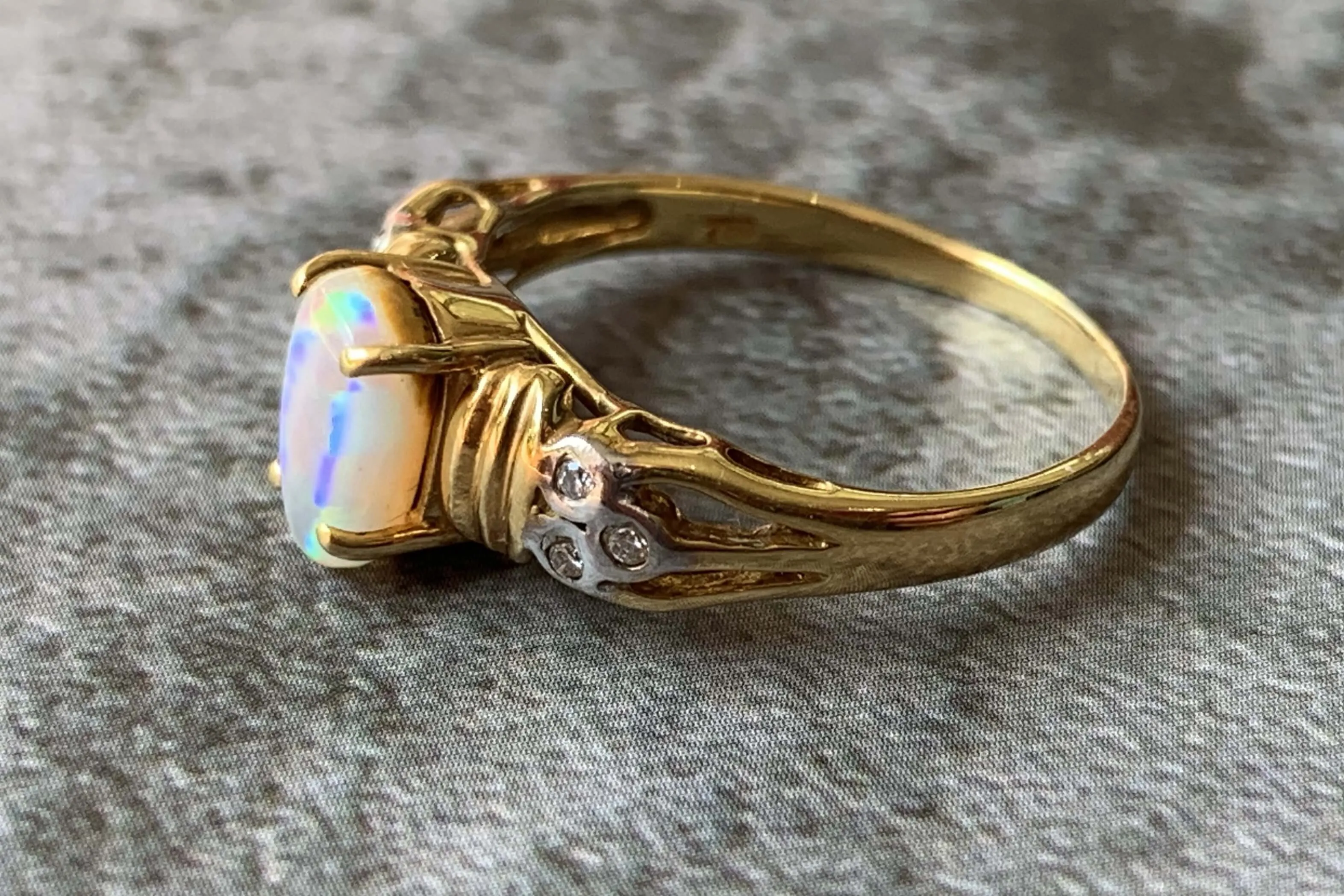 18kt Yellow Gold Fire Opal and Diamond ring