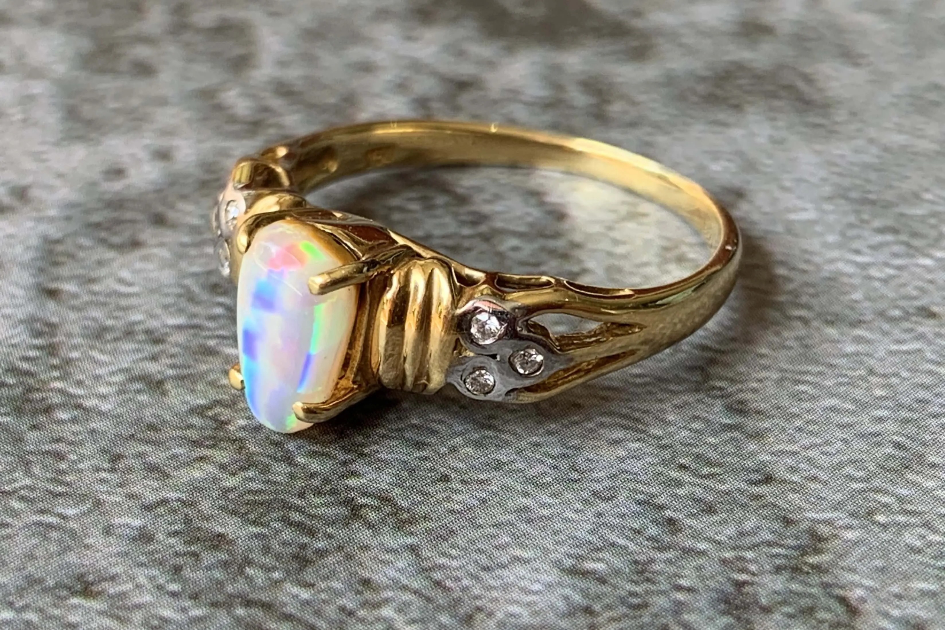 18kt Yellow Gold Fire Opal and Diamond ring