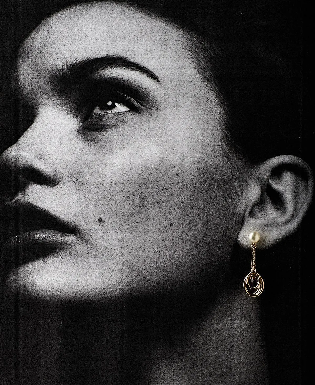 Delicate Stone Studded Pearl Earring