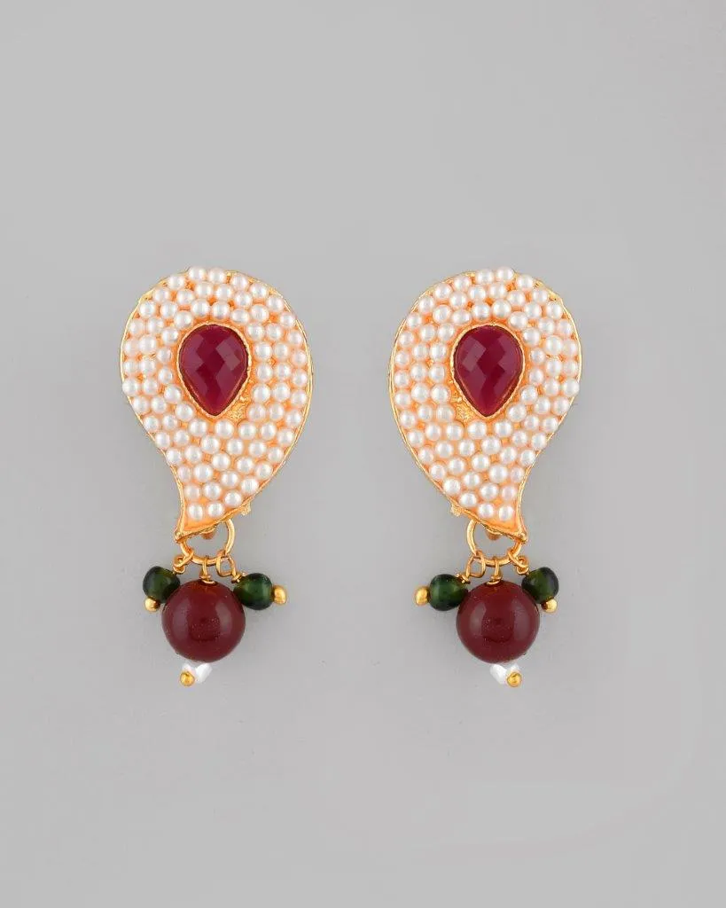 Gold Plated Kundan Studsed And Beaded Necklace And Earring Set - Voj