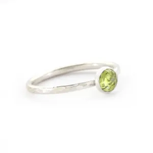 Hammered Silver Peridot Ring - PLUMERIA