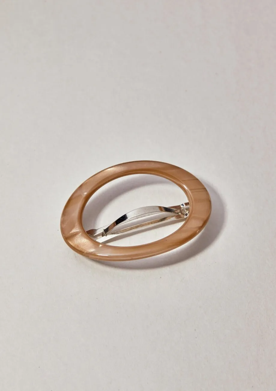 Jess Barrette, Beige