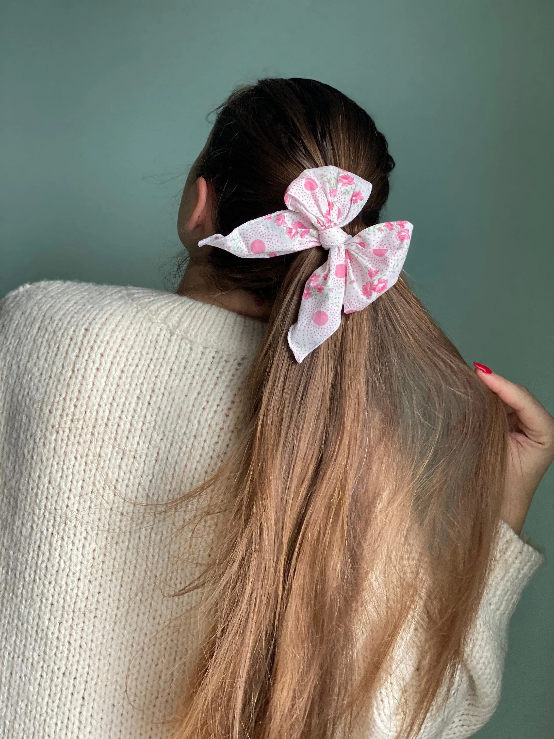Pink and white Flower hair bow