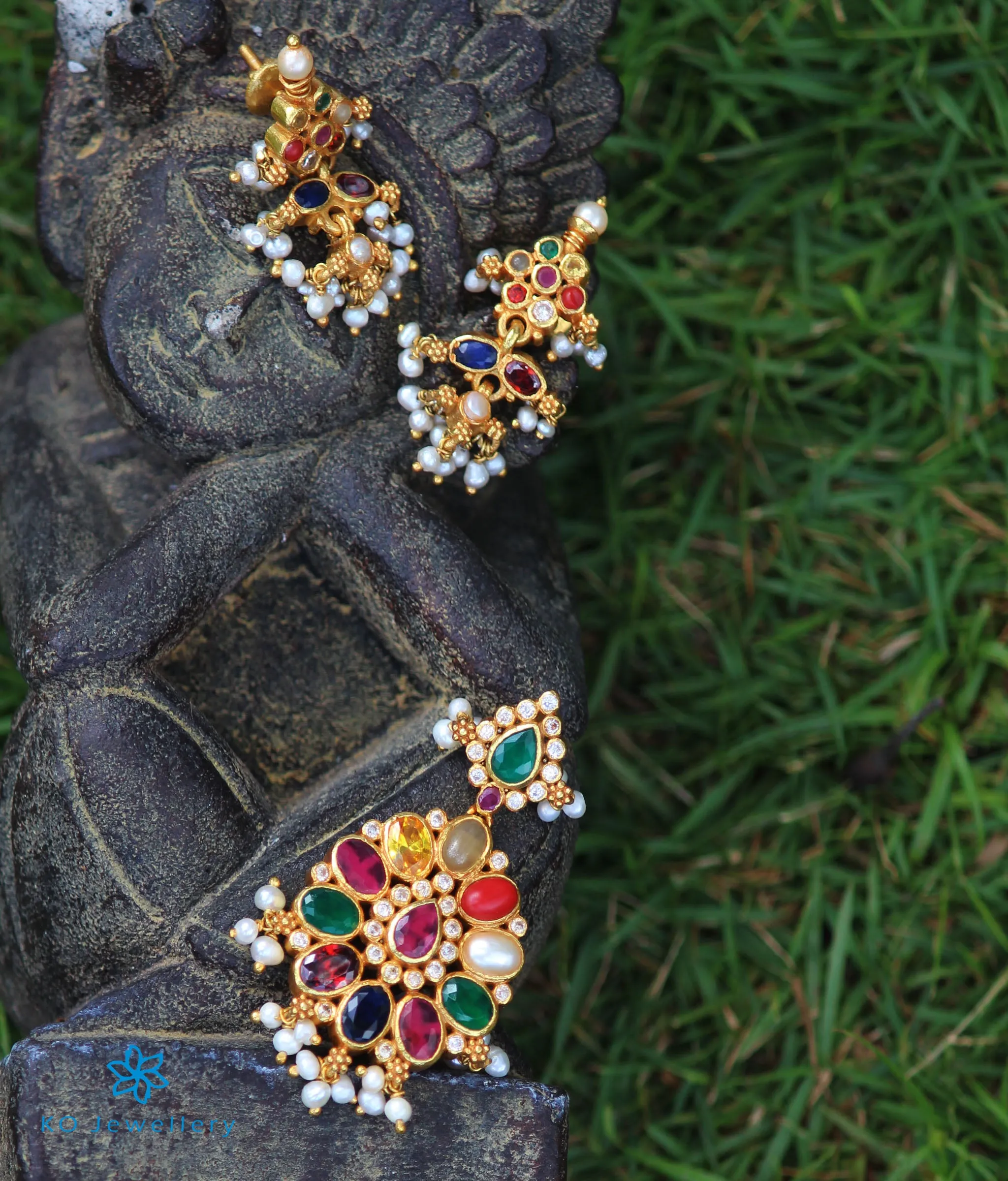 The Aarna Silver Navratna Pendant (Pearl)